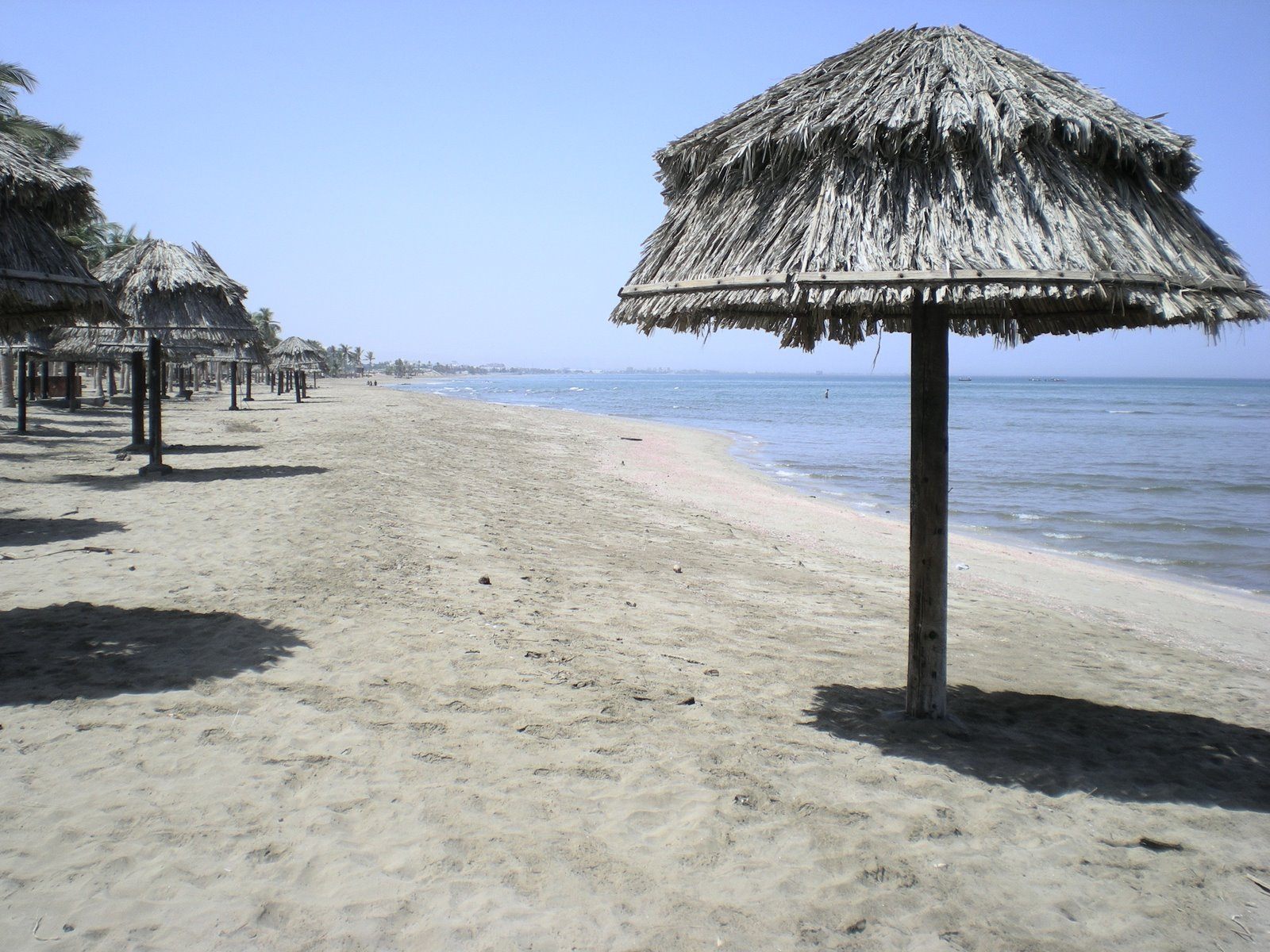 Коло оману. Пляж Аль Курум Оман. Пляж Курум Маскат. Пляж Аль Джисса Оман. Qurum Маскат пляж Курум.